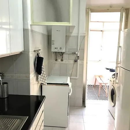 New! Beautiful Spacious Flat In Central Location!