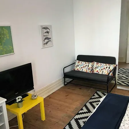 New! Beautiful Spacious Flat In Central Location! *