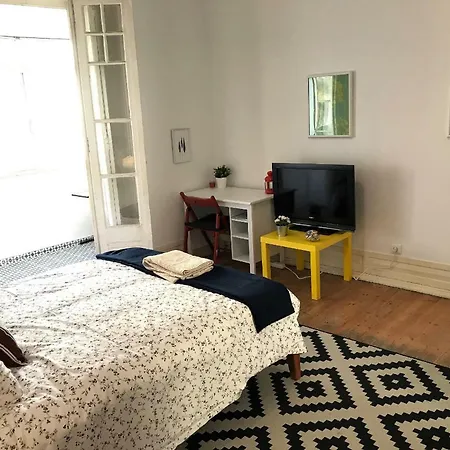New! Beautiful Spacious Flat In Central Location! *