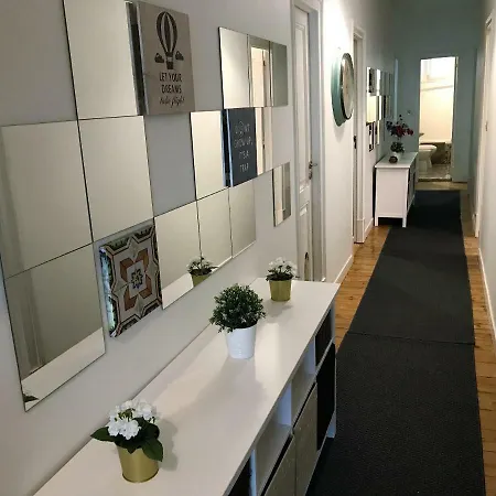 New! Beautiful Spacious Flat In Central Location!