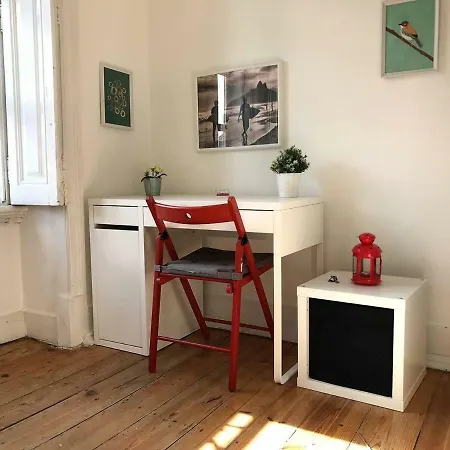 New! Beautiful Spacious Flat In Central Location! *