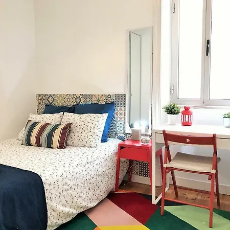 New! Beautiful Spacious Flat In Central Location! *